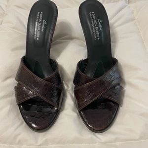 Donald J Pliner sandals/slides